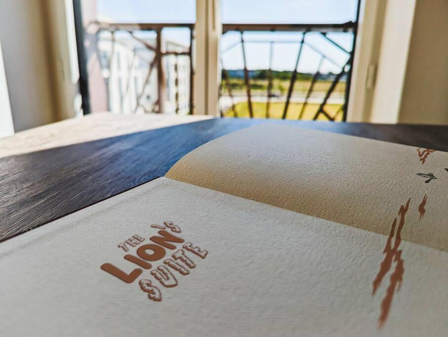 The Lion'S Suite: A Full Flat Near Disneyland. เชสซี ภายนอก รูปภาพ